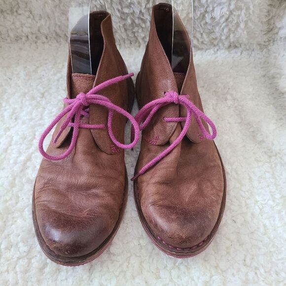 Cole‎ Haan Womens Brown and Pink Leather Chukka Boots - Picture 2 of 6